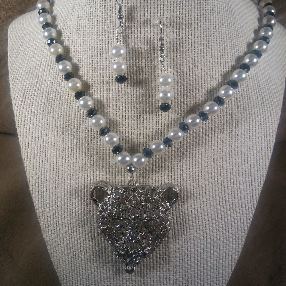 Pearl Necklace And Earrings With Panther Pendant